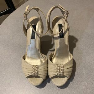 White House Black Market Beige Platform Wedge Sandals sz 8 M